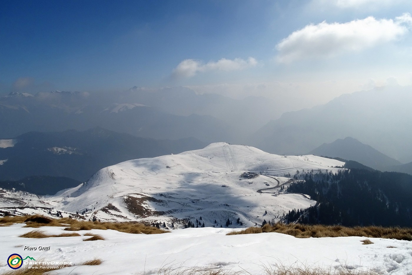 45 Dall'Avaro (2080 m) vista sui suoi Piani (1700 m).JPG -                                